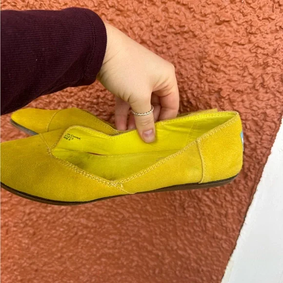 Toms Julie Flat Bright Yellow Bold Suede Pointed Toe Slip On 8.5 Business Casual - Picture 4 of 6